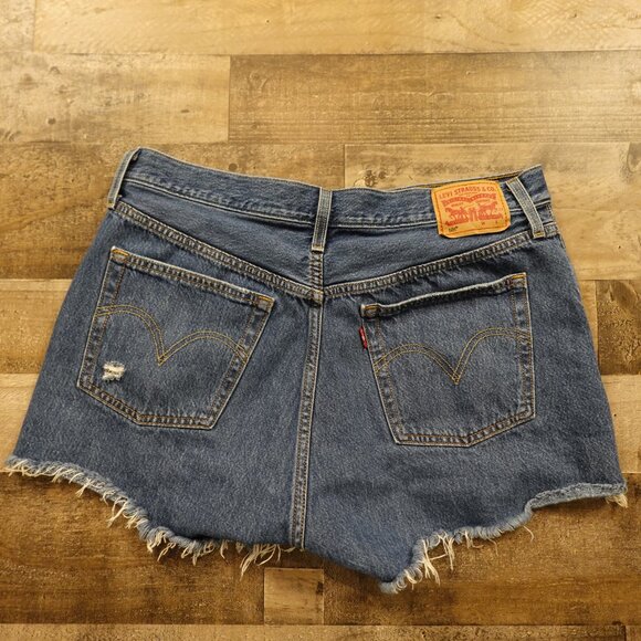Levi’s 501 Cutoff Denim Shorts Women’s W31 Medium Wash Distressed Raw Hem - Picture 8 of 11